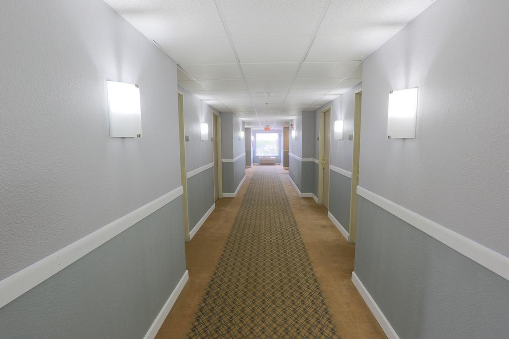 Days Inn By Wyndham Calumet Park Экстерьер фото