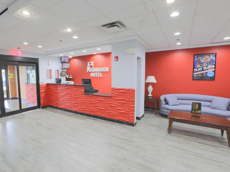 Days Inn By Wyndham Calumet Park Экстерьер фото