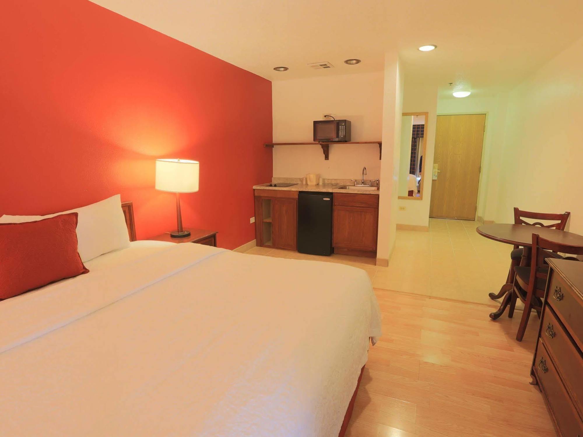 Days Inn By Wyndham Calumet Park Экстерьер фото