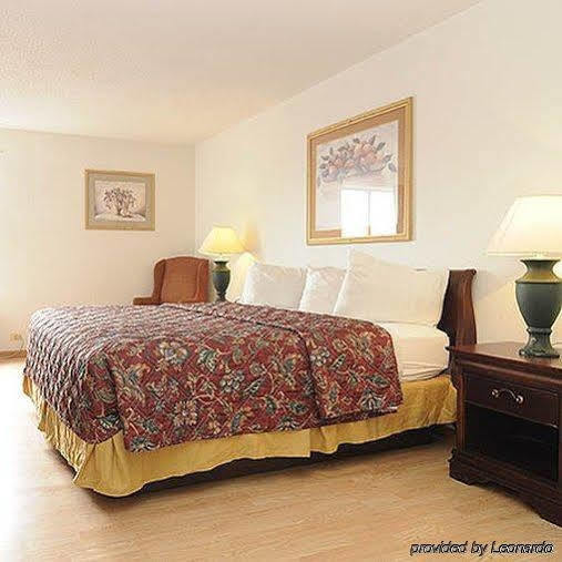 Days Inn By Wyndham Calumet Park Экстерьер фото